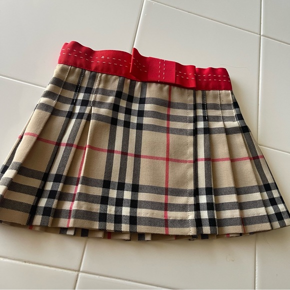 Burberry Girl's Skirt Classic plaid with red ribbon - Picture 2 of 8